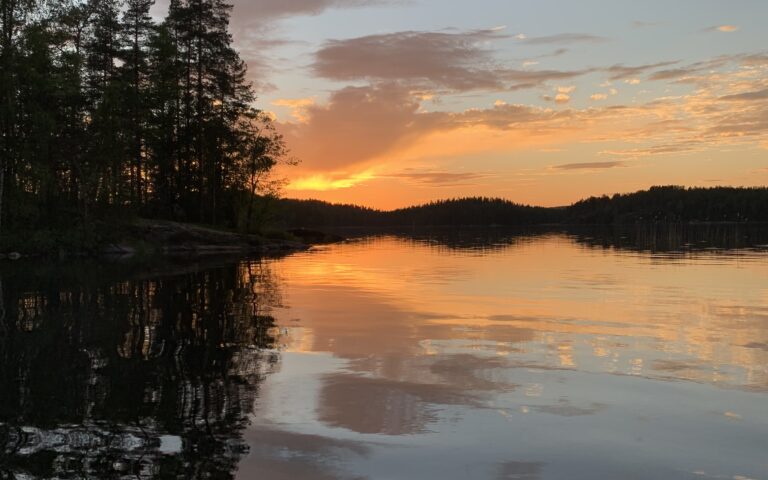 Iltamelonta ja lempeät löylyt Yövedellä